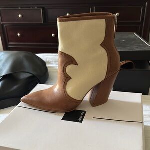 NWT Dolce vita bootie